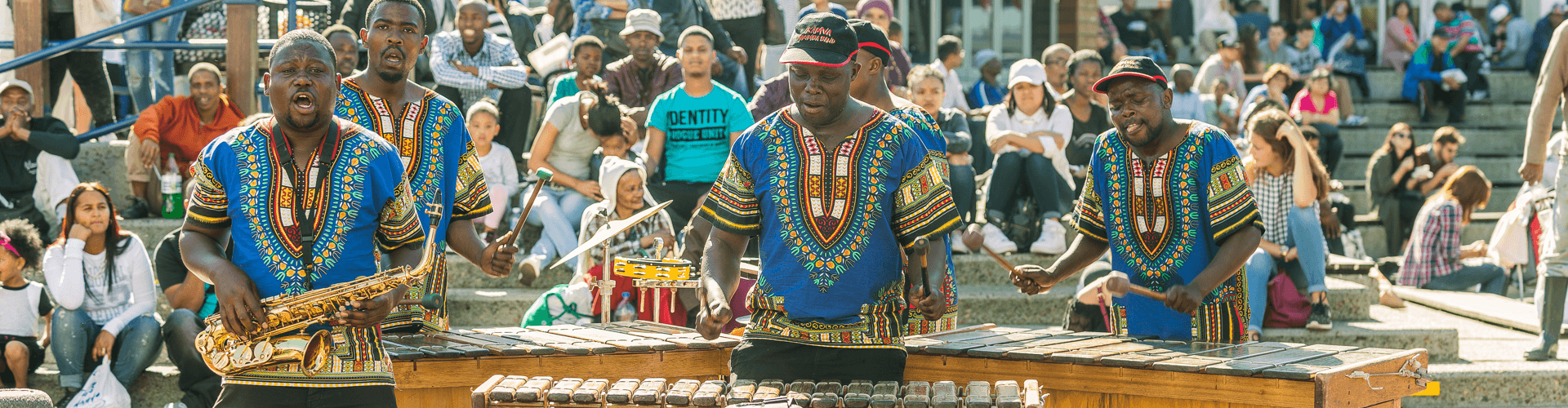 Buskers performing